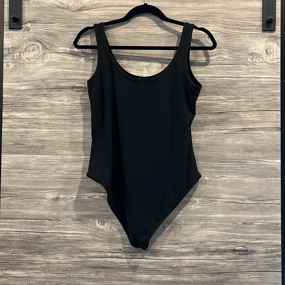 3 for $25💚 tank top bodysuit - Picture 2 of 2